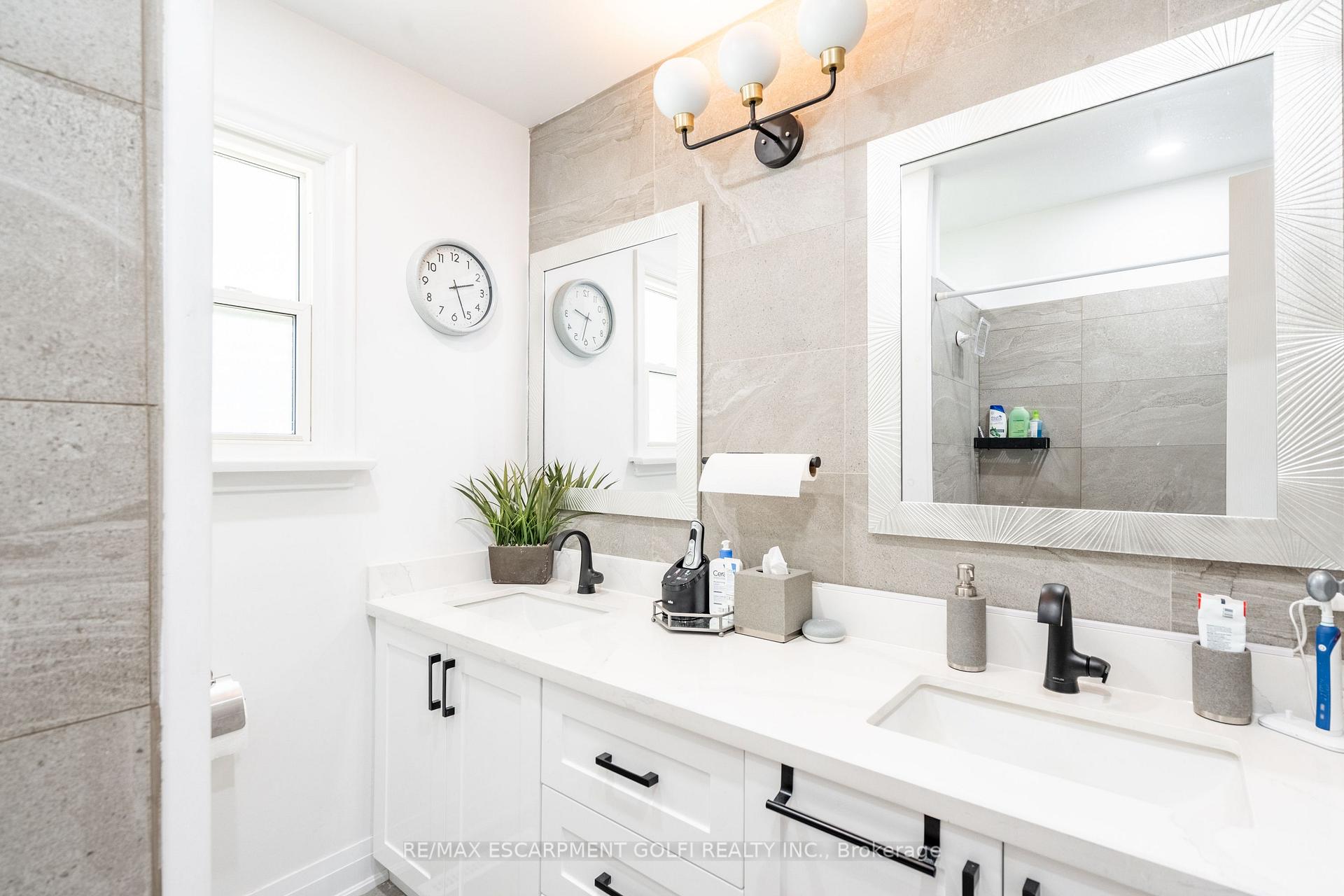Photo 6 of Unit A, 10 Draper Drive, St. Catharines, Vine/Linwell — HOMEH
