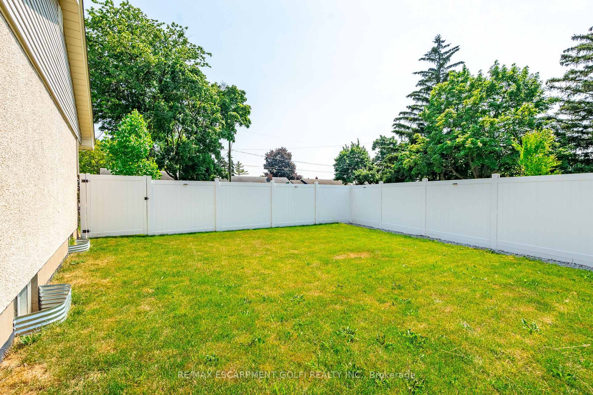 Photo 15 of Unit A, 10 Draper Drive, St. Catharines, Vine/Linwell — HOMEH