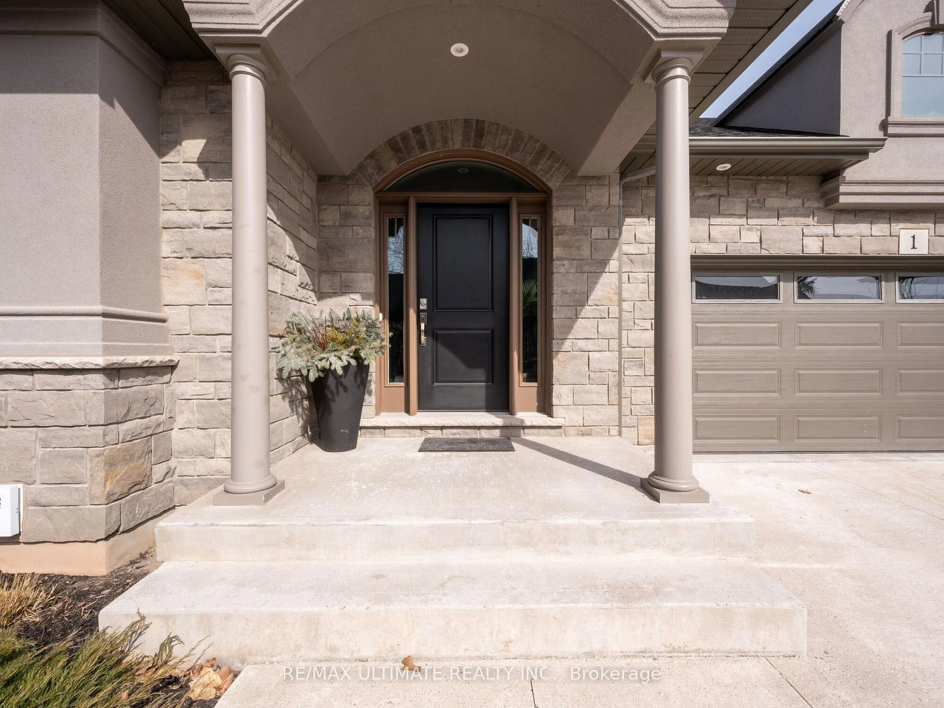 Photo 1 of Unit 4, 4257 Montrose Road, Niagara Falls, Ascot — HOMEH