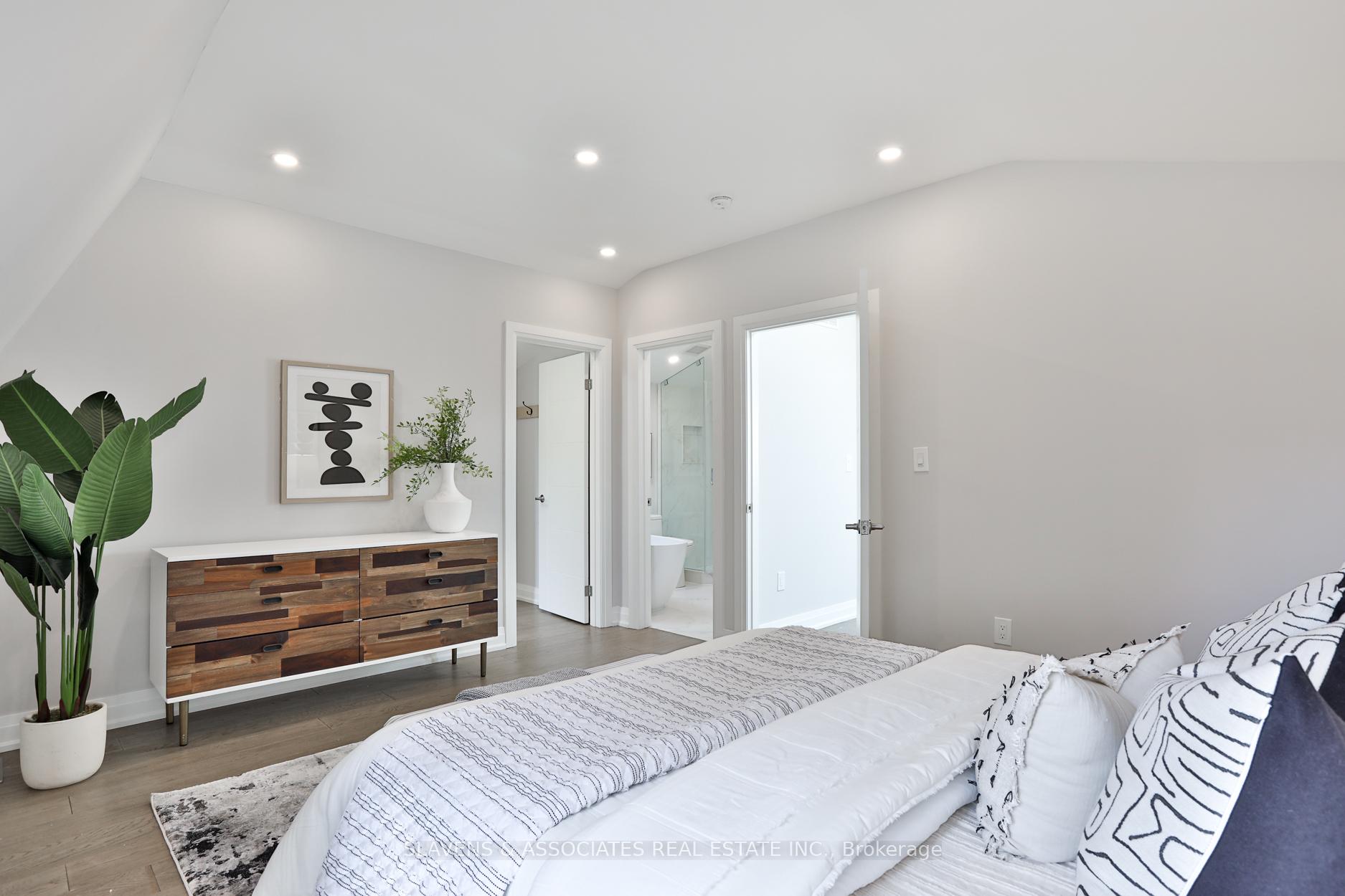Photo 18 of 52 Shields Avenue, Toronto, Lawrence Park South — HOMEH