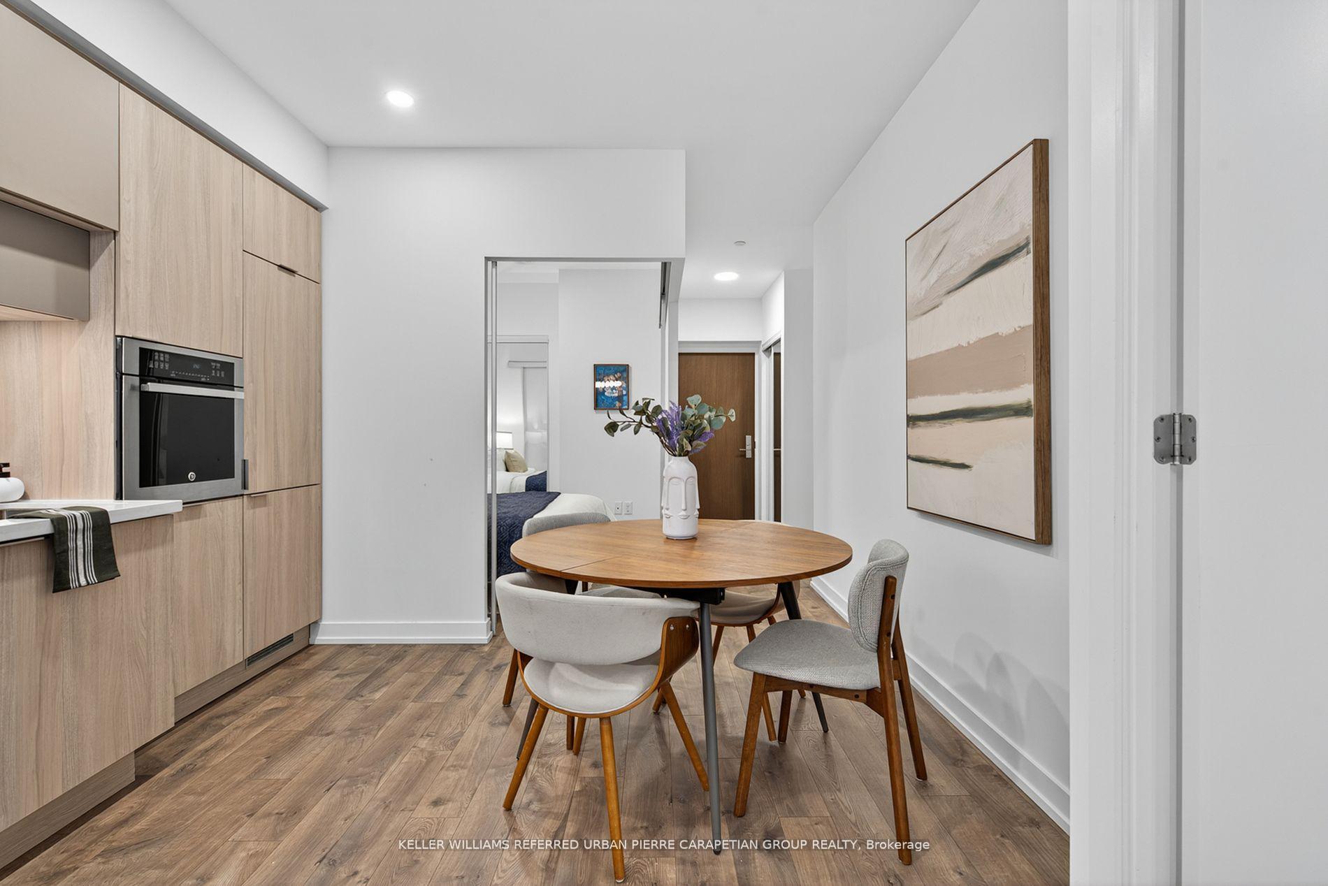 Photo 3 of Unit 408, 39 Roehampton Avenue, Toronto, Mount Pleasant West — HOMEH