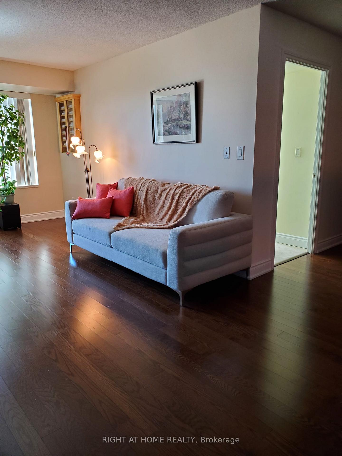Photo 17 of Unit 809, 273 South Park Road, Markham, Commerce Valley — HOMEH