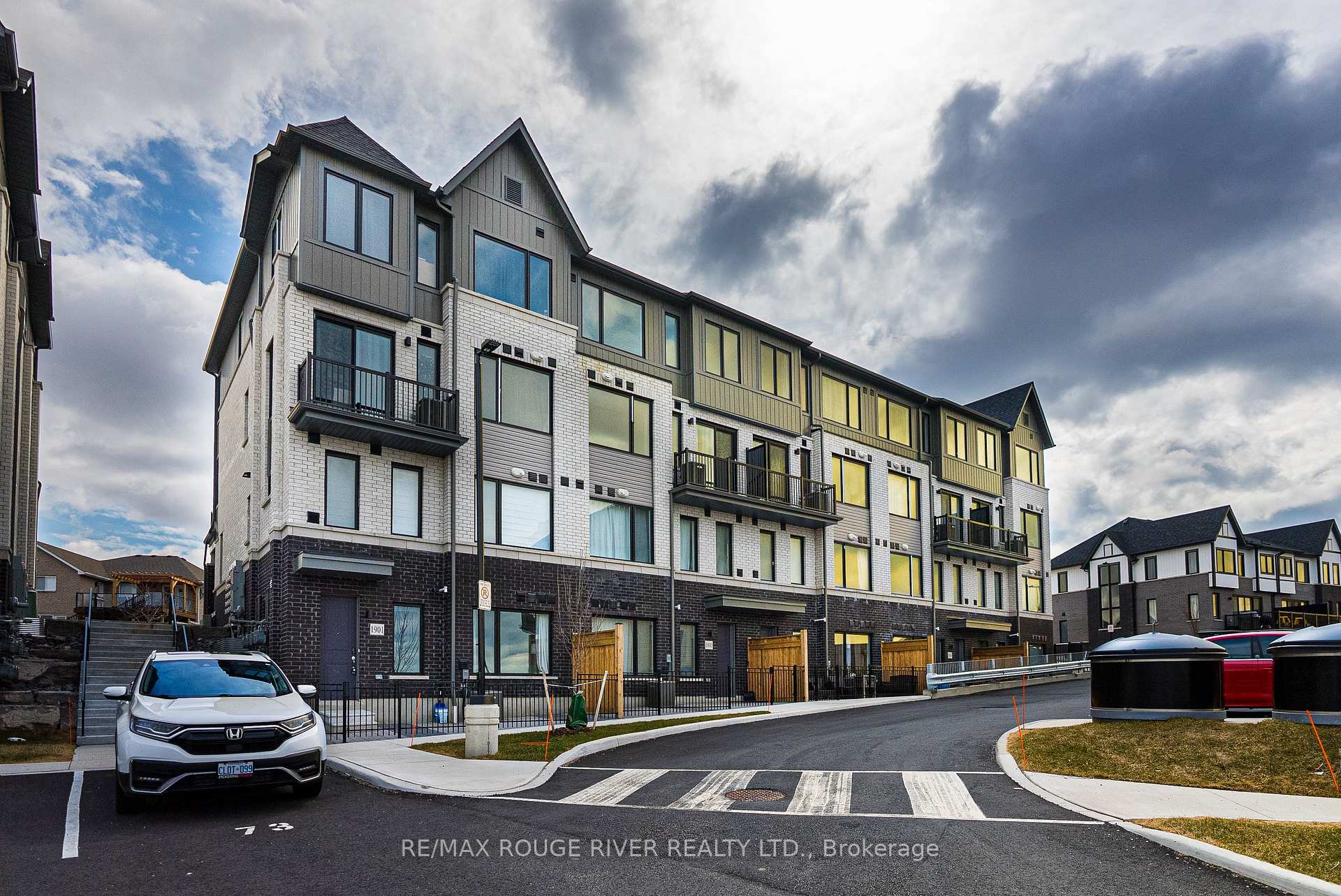 Front of Unit 1901, 160 Densmore Road