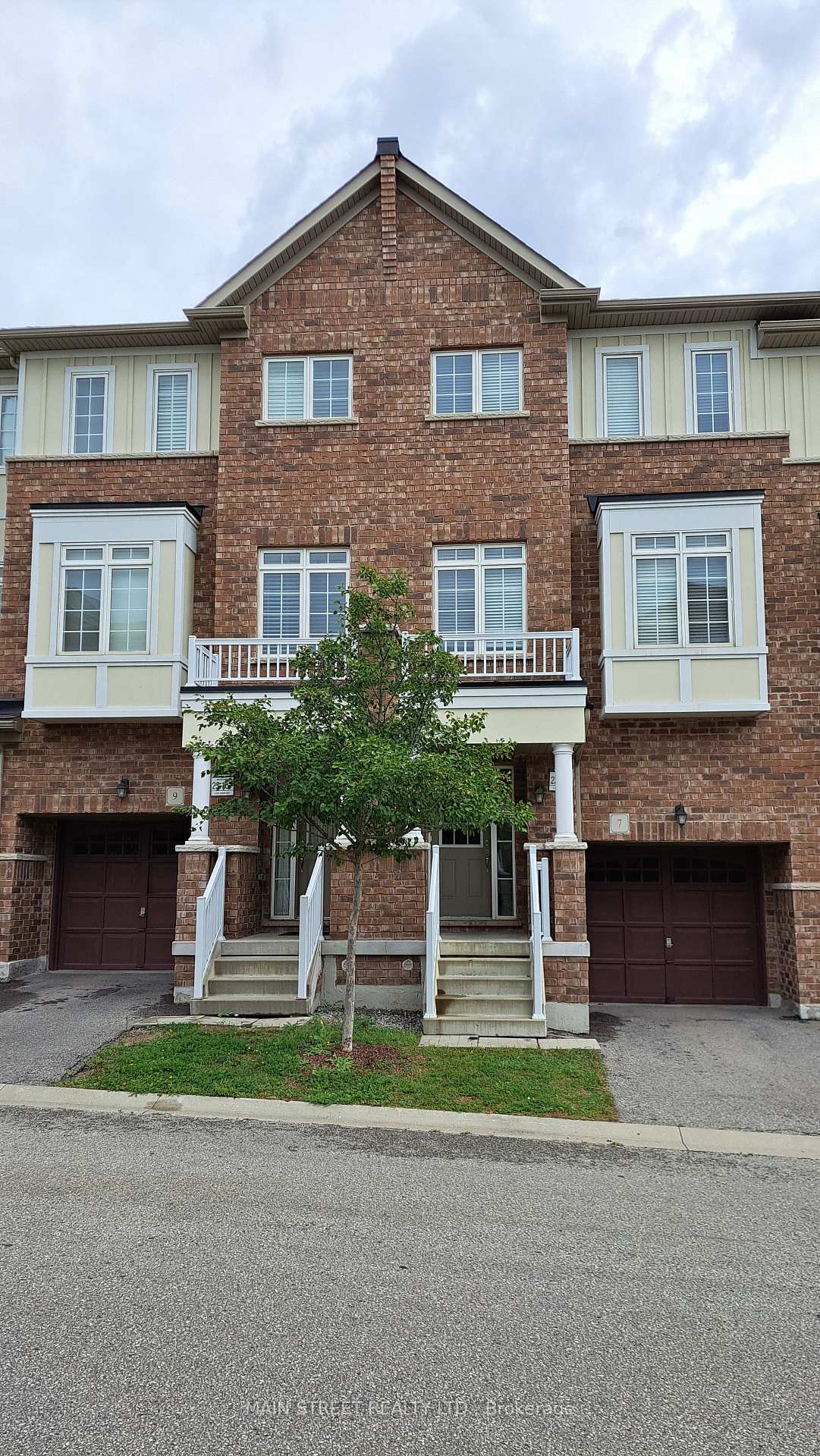 Front of 7 Roy Grove Way