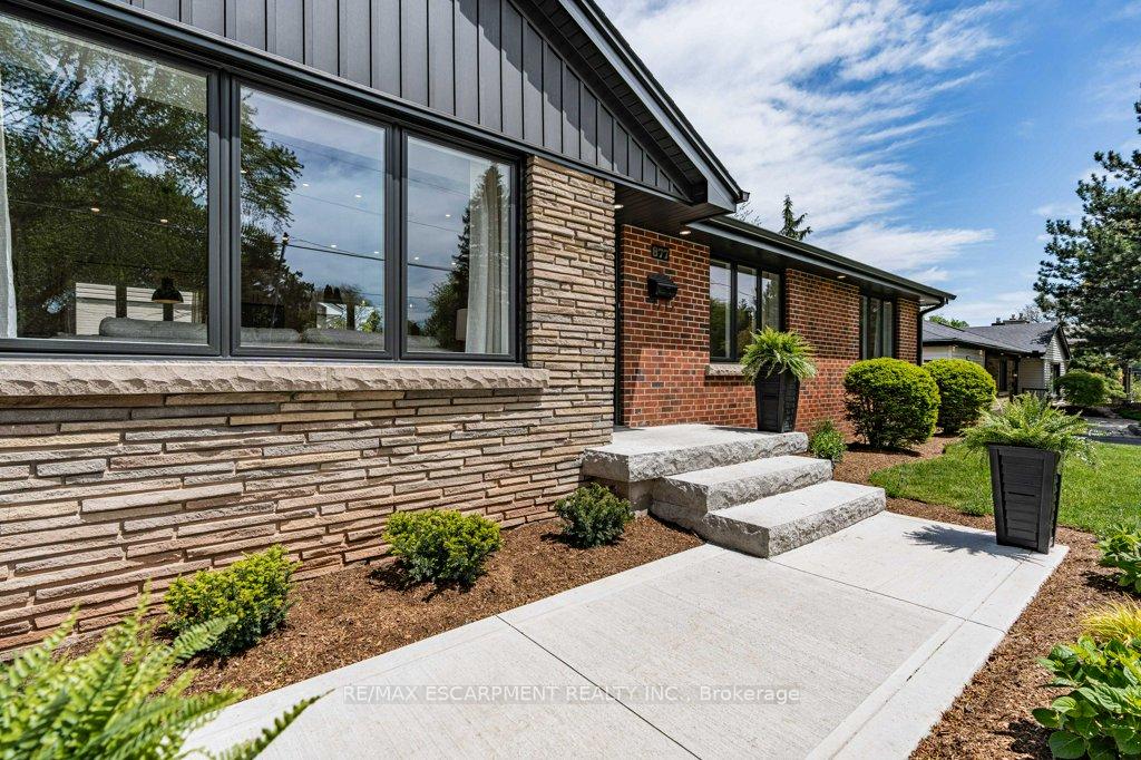 Photo 4 of 877 Condor Drive, Burlington, LaSalle — HOMEH
