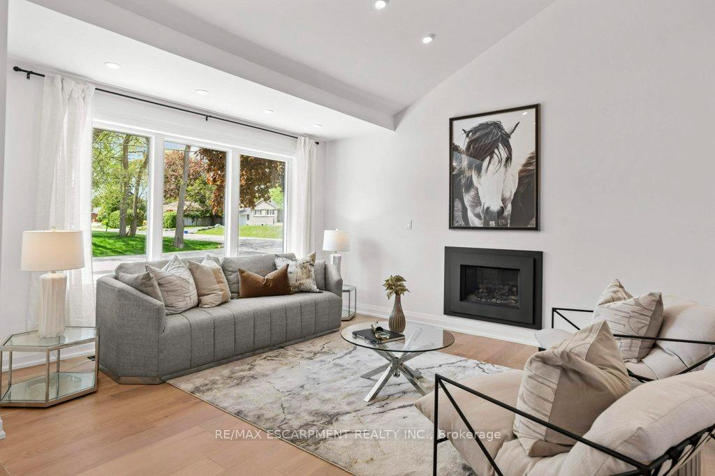 Photo 7 of 877 Condor Drive, Burlington, LaSalle — HOMEH