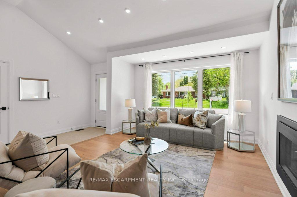 Photo 8 of 877 Condor Drive, Burlington, LaSalle — HOMEH