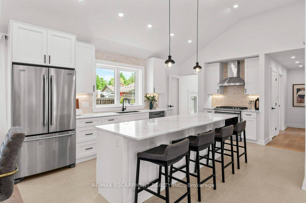 Photo 14 of 877 Condor Drive, Burlington, LaSalle — HOMEH