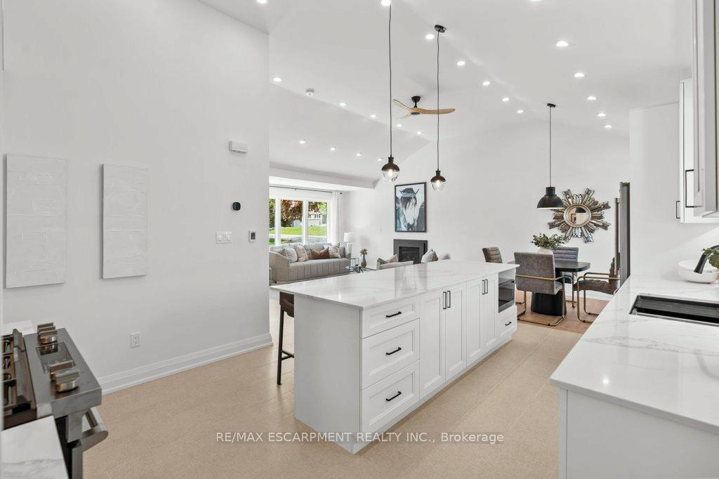 Photo 21 of 877 Condor Drive, Burlington, LaSalle — HOMEH
