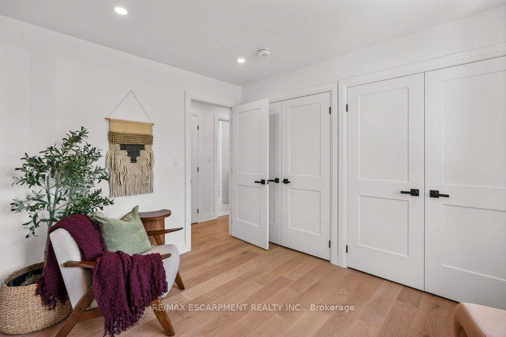 Photo 23 of 877 Condor Drive, Burlington, LaSalle — HOMEH
