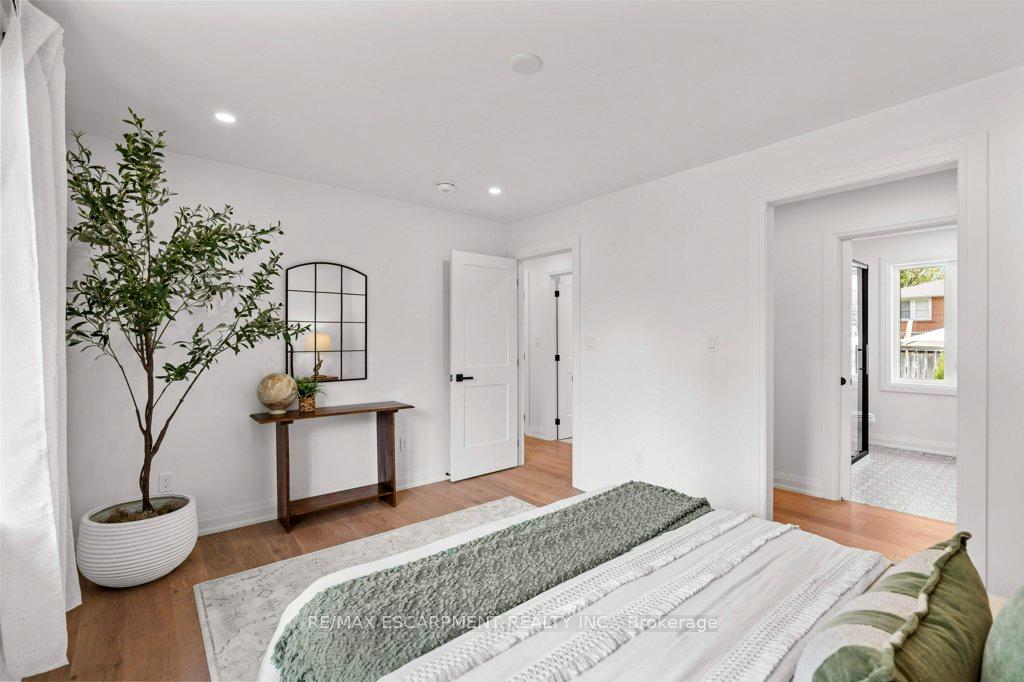Photo 25 of 877 Condor Drive, Burlington, LaSalle — HOMEH