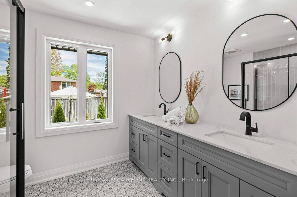 Photo 26 of 877 Condor Drive, Burlington, LaSalle — HOMEH