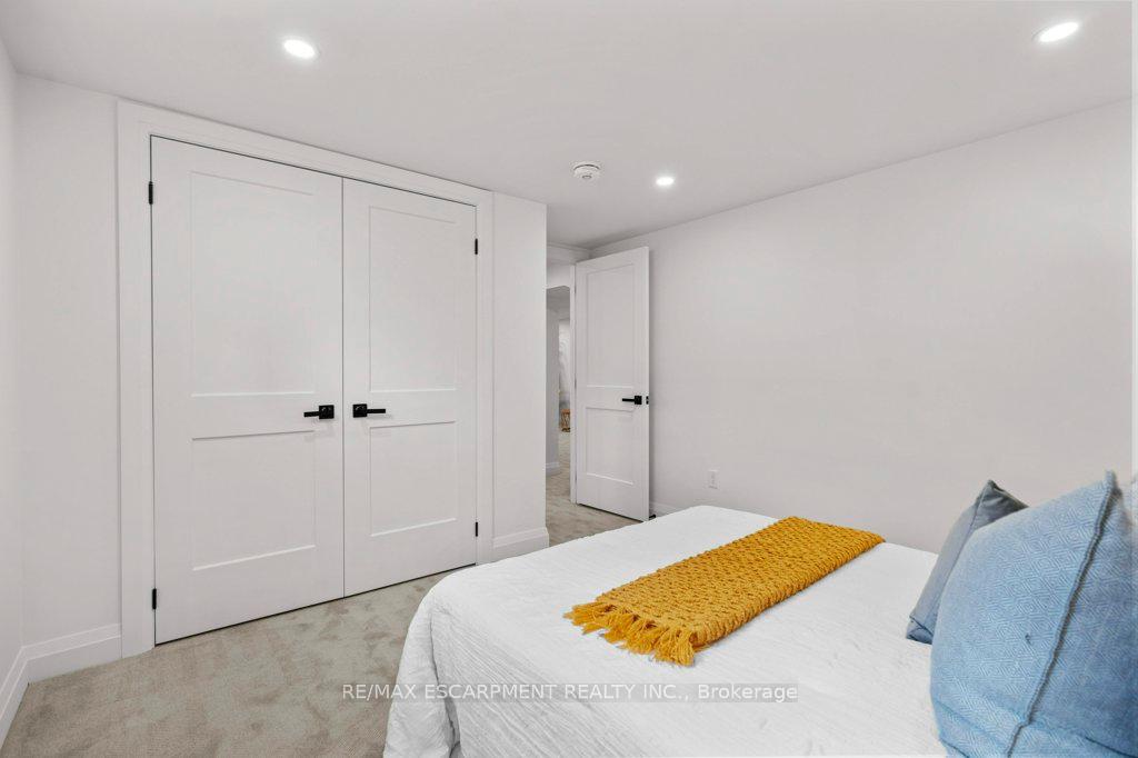 Photo 37 of 877 Condor Drive, Burlington, LaSalle — HOMEH