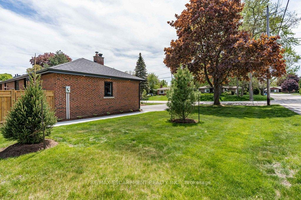 Photo 39 of 877 Condor Drive, Burlington, LaSalle — HOMEH