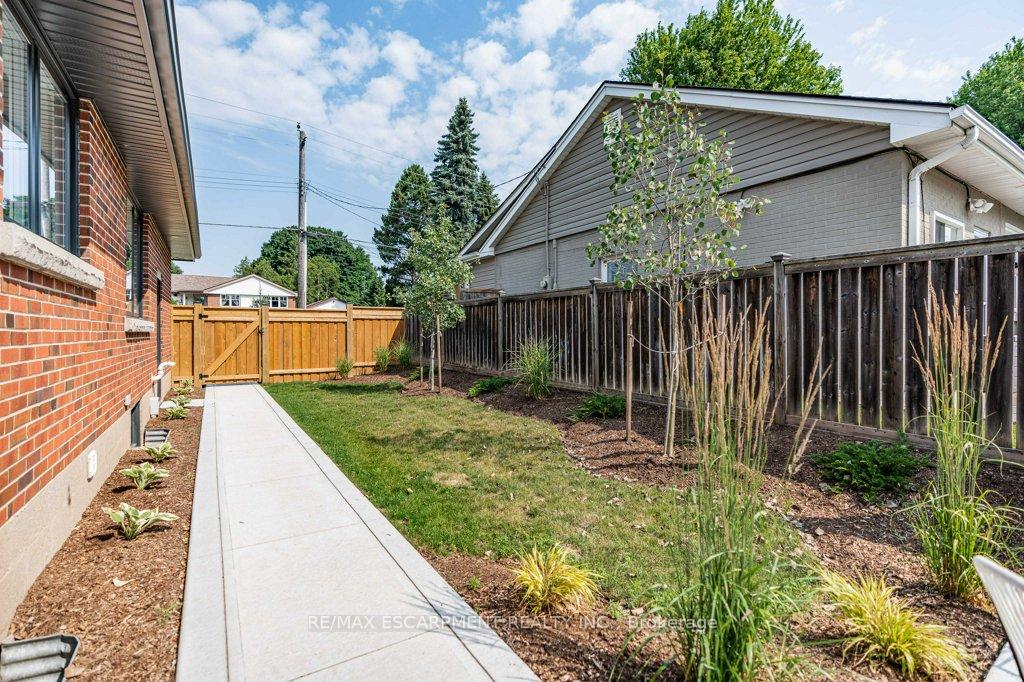 Photo 40 of 877 Condor Drive, Burlington, LaSalle — HOMEH