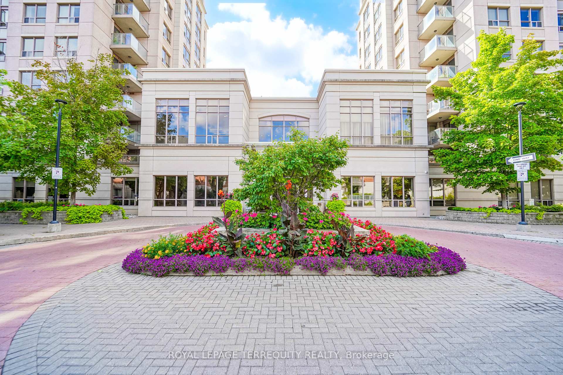 Photo 1 of Unit 1011, 39 Galleria Parkway, Markham, Commerce Valley — HOMEH