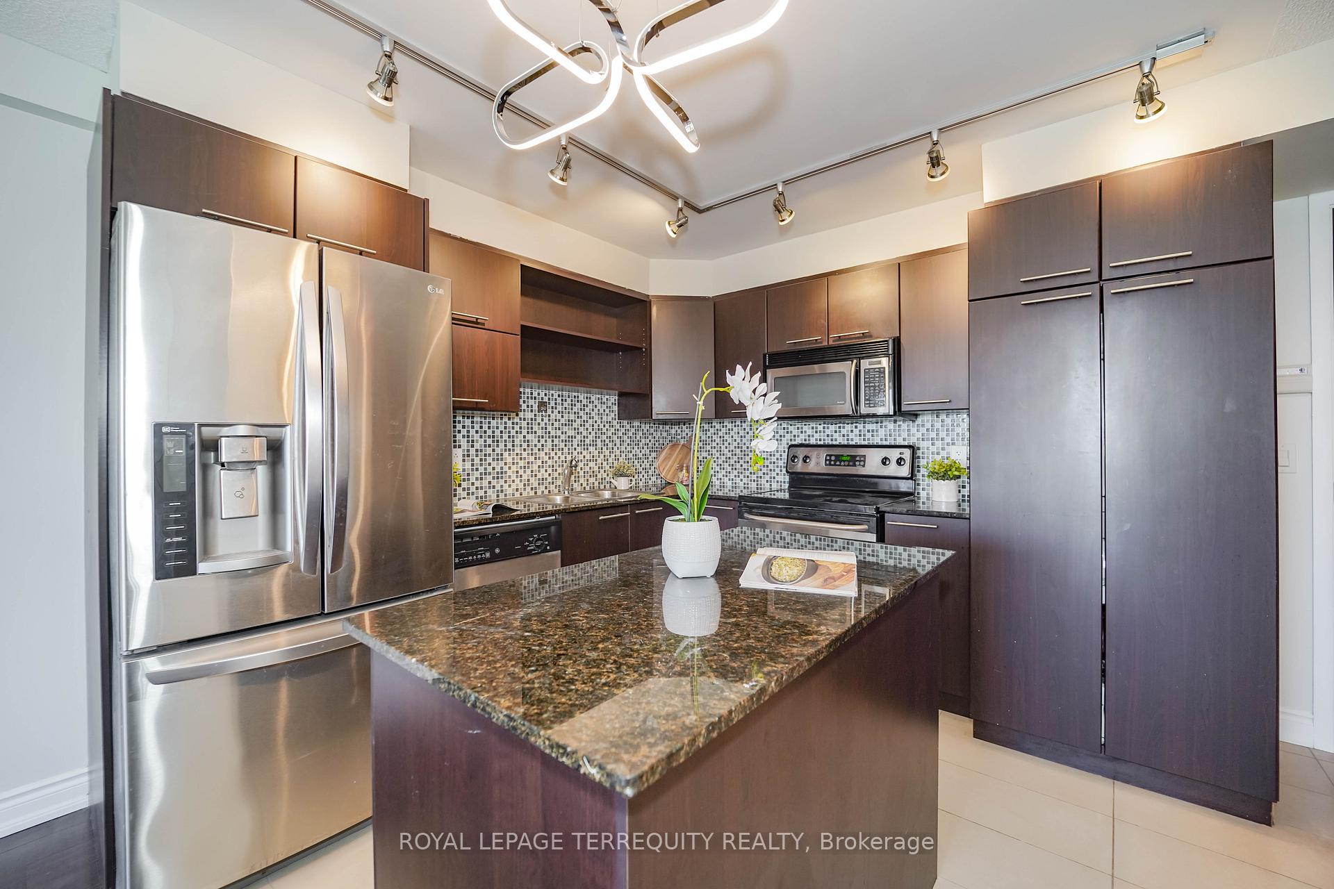 Photo 5 of Unit 1011, 39 Galleria Parkway, Markham, Commerce Valley — HOMEH