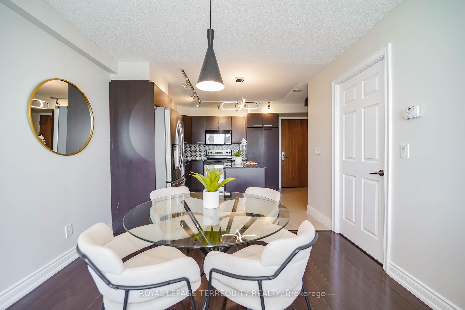 Photo 4 of Unit 1011, 39 Galleria Parkway, Markham, Commerce Valley — HOMEH
