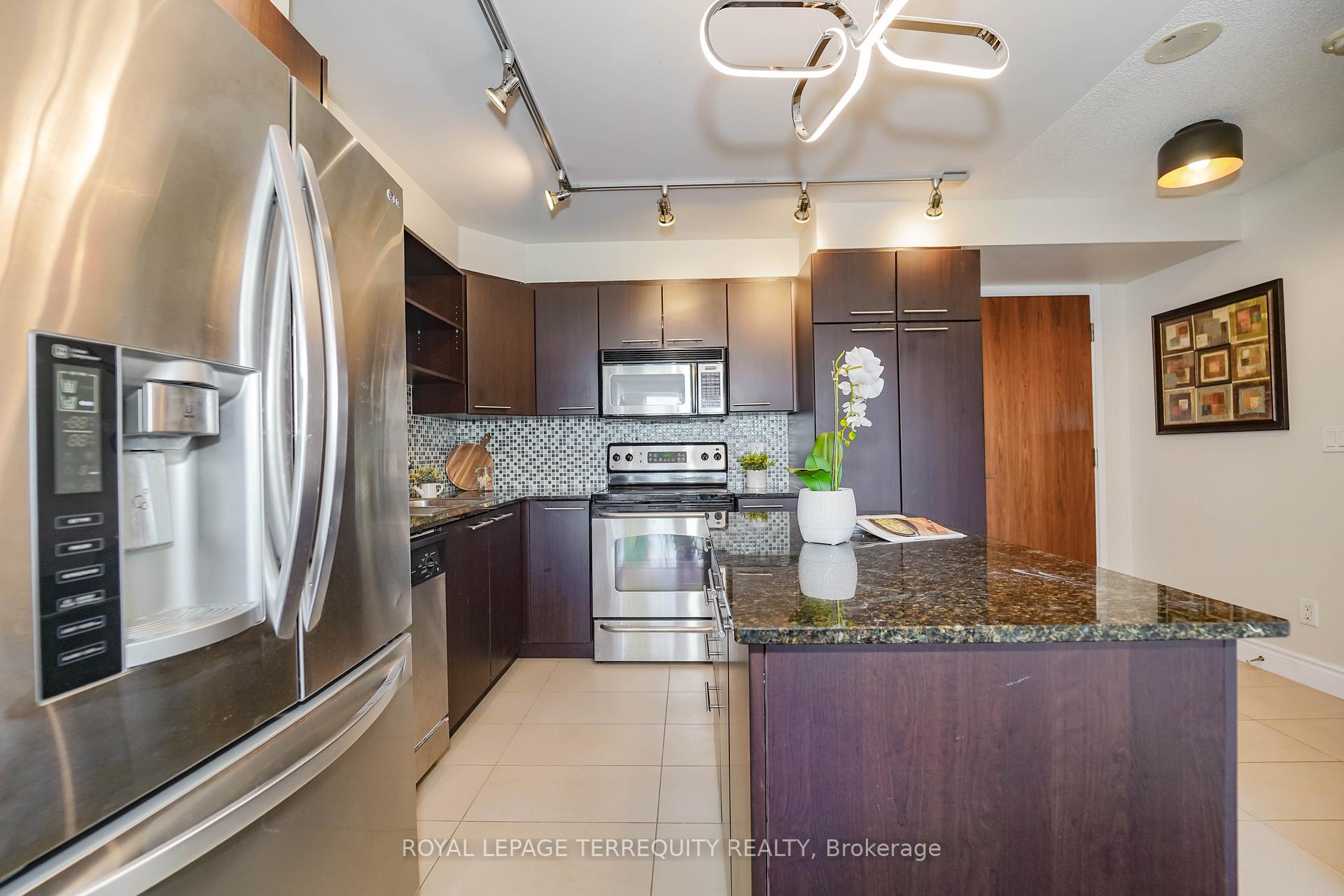 Photo 3 of Unit 1011, 39 Galleria Parkway, Markham, Commerce Valley — HOMEH