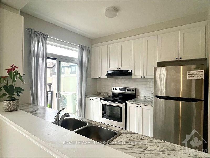 Photo 4 of 304 Ilmenite Private, Ottawa, Barrhaven - Heritage Park — HOMEH