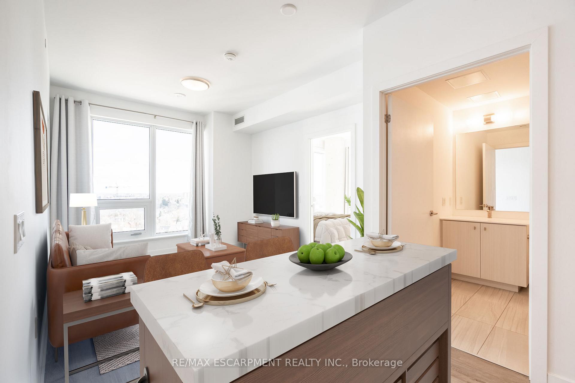 Front of Unit 1102, 15 Wellington Street S