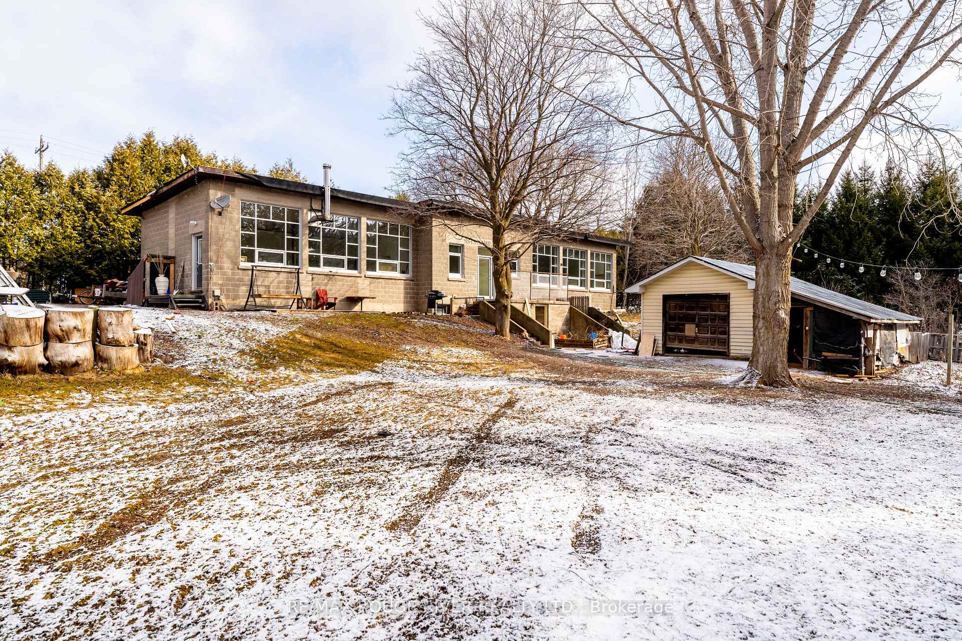 Photo 2 of 7523 Oak Ridges Drive, Hamilton Township, Rural Hamilton — HOMEH