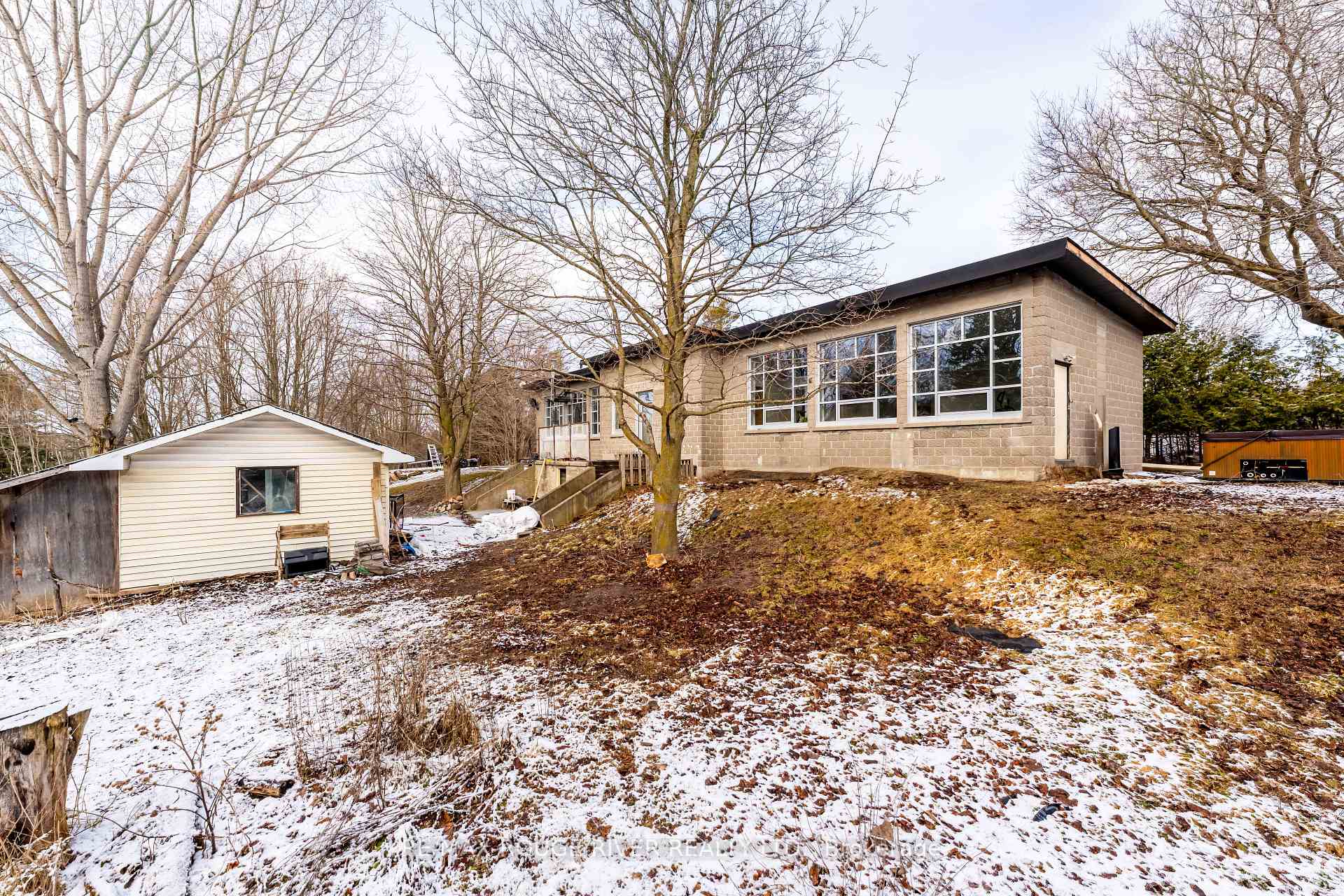 Photo 3 of 7523 Oak Ridges Drive, Hamilton Township, Rural Hamilton — HOMEH