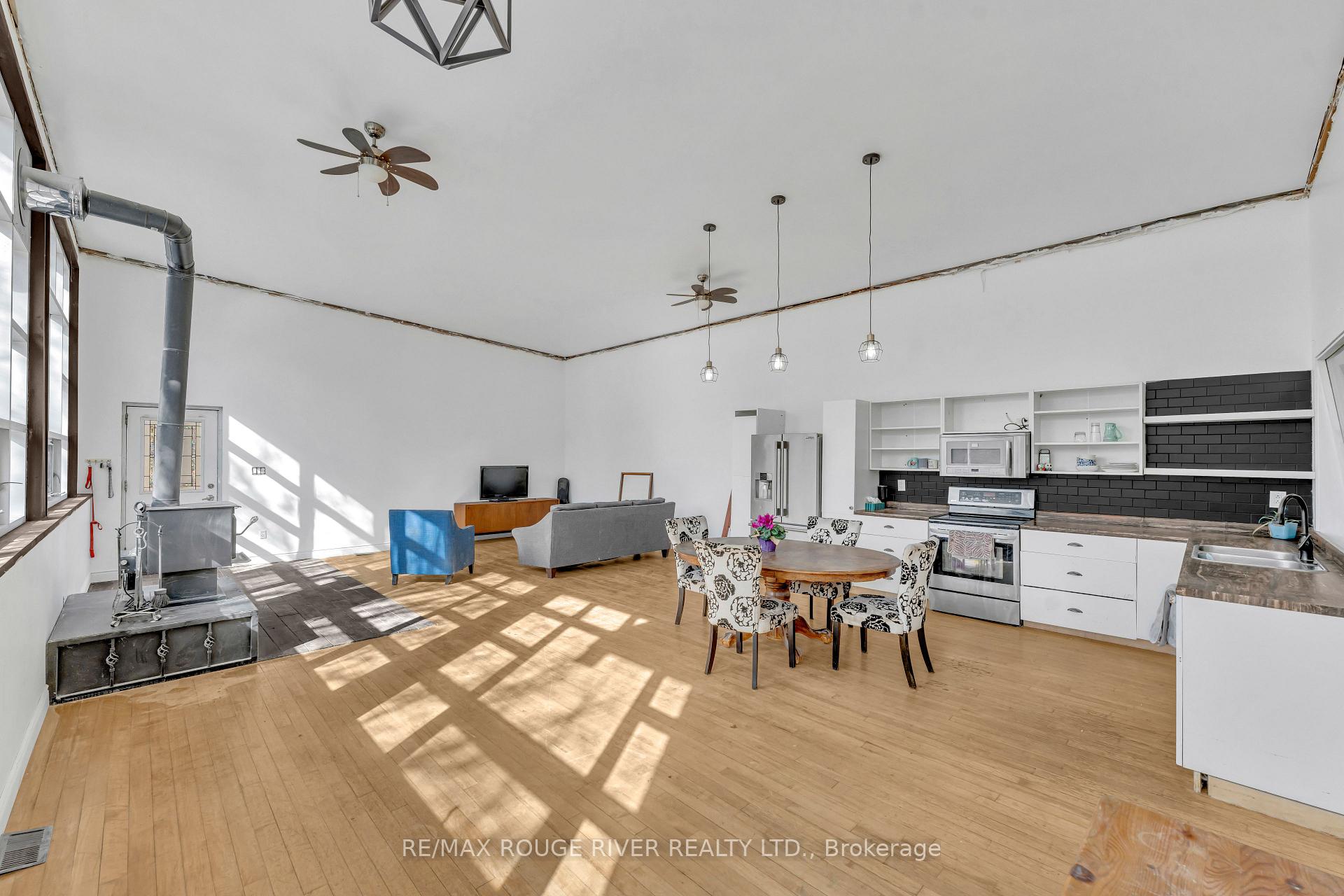 Photo 9 of 7523 Oak Ridges Drive, Hamilton Township, Rural Hamilton — HOMEH