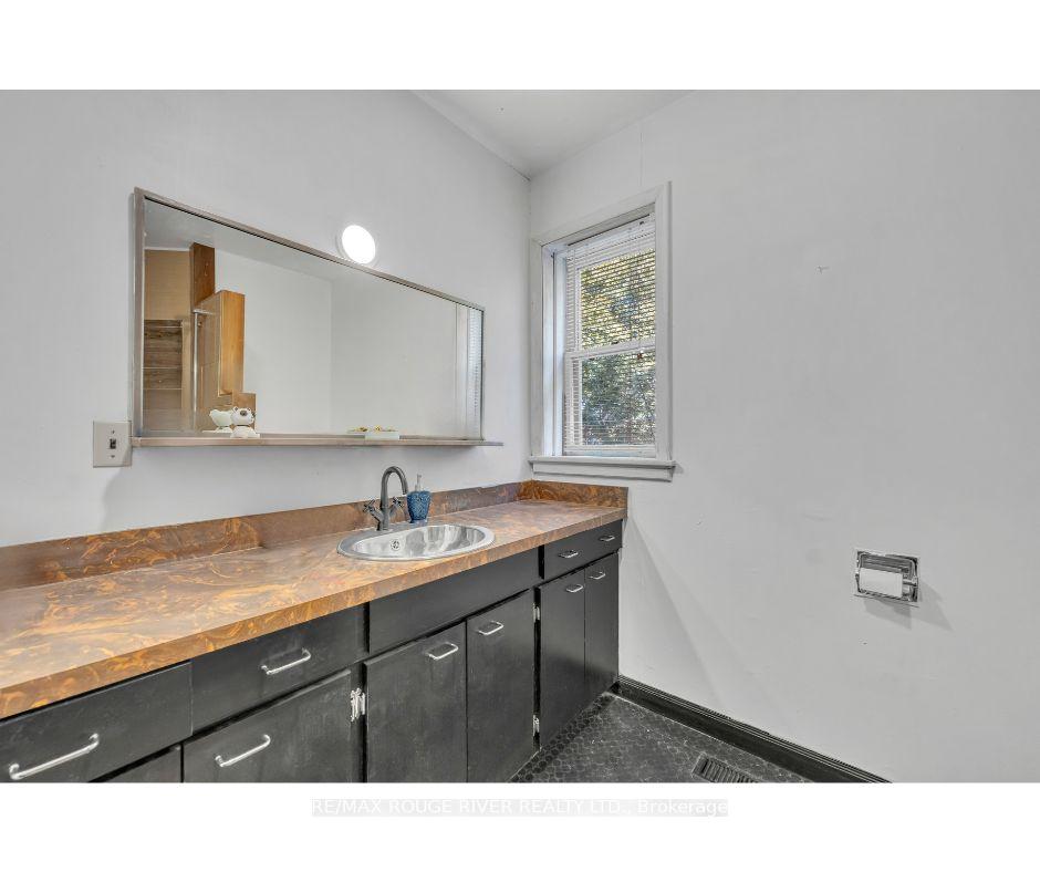 Photo 15 of 7523 Oak Ridges Drive, Hamilton Township, Rural Hamilton — HOMEH