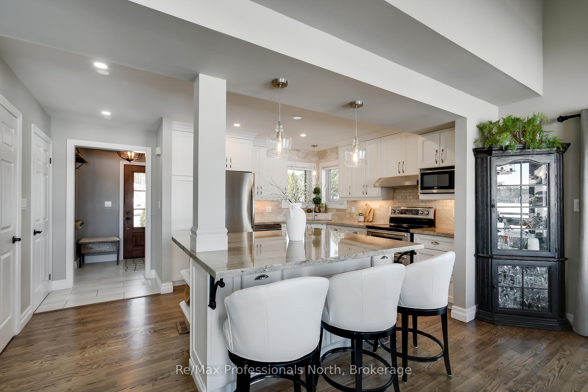 Photo 5 of 795 David Street E, Gravenhurst, Muskoka (S) — HOMEH