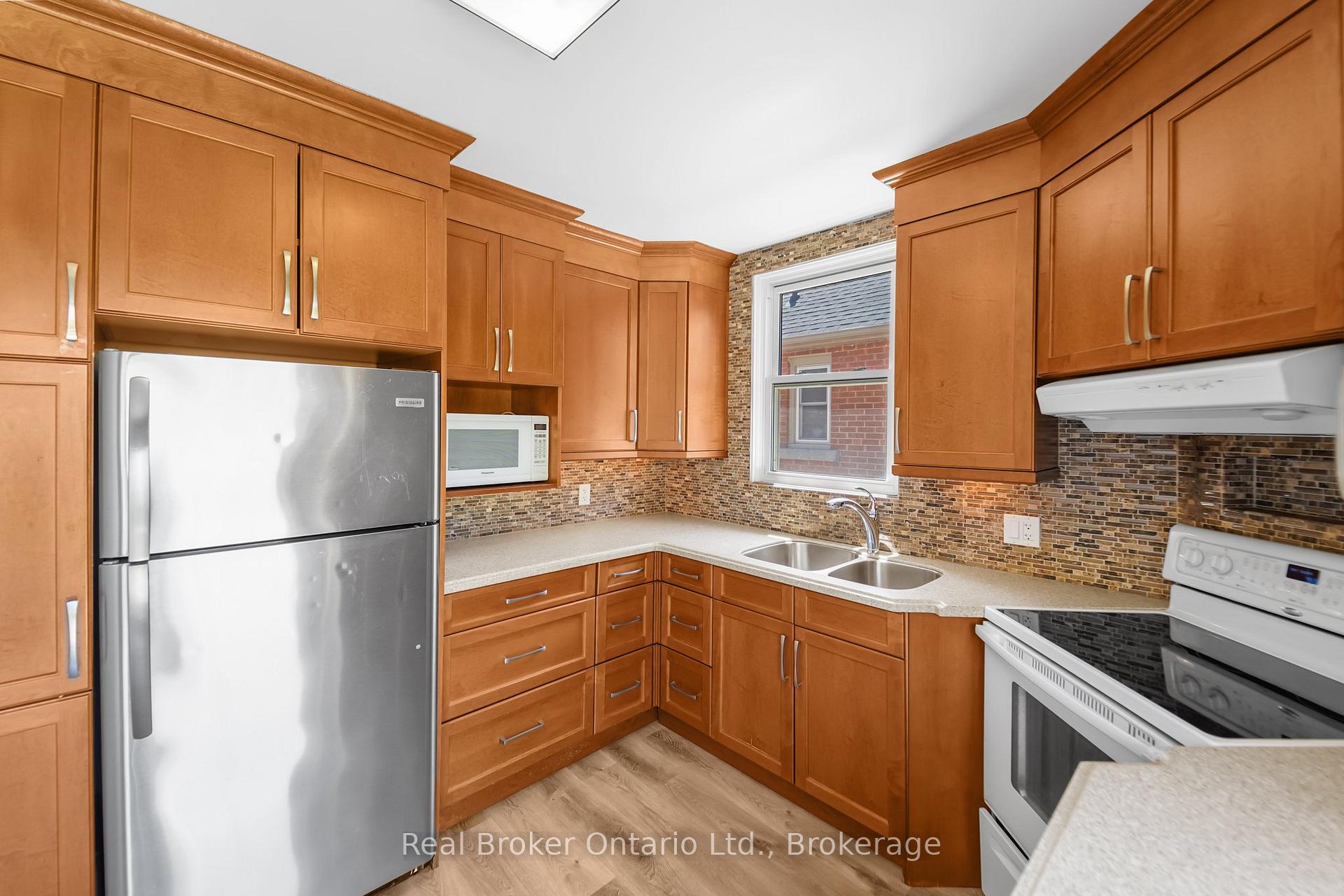 Photo 16 of Unit UPPER, 223 Bond Street N, Hamilton, Westdale — HOMEH