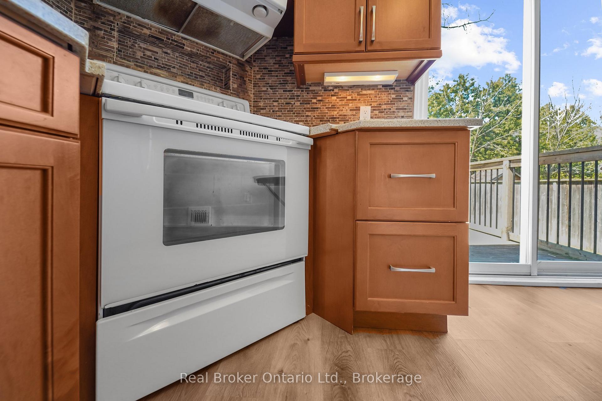 Photo 19 of Unit UPPER, 223 Bond Street N, Hamilton, Westdale — HOMEH