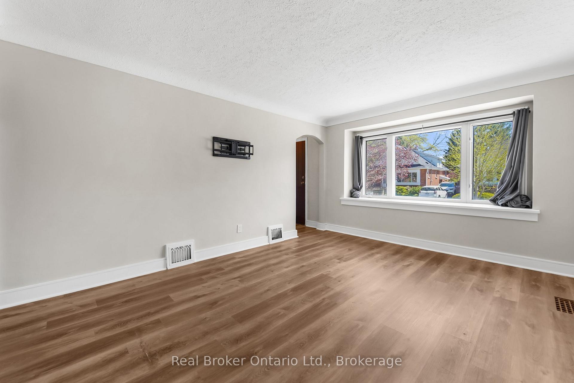 Photo 4 of Unit UPPER, 223 Bond Street N, Hamilton, Westdale — HOMEH