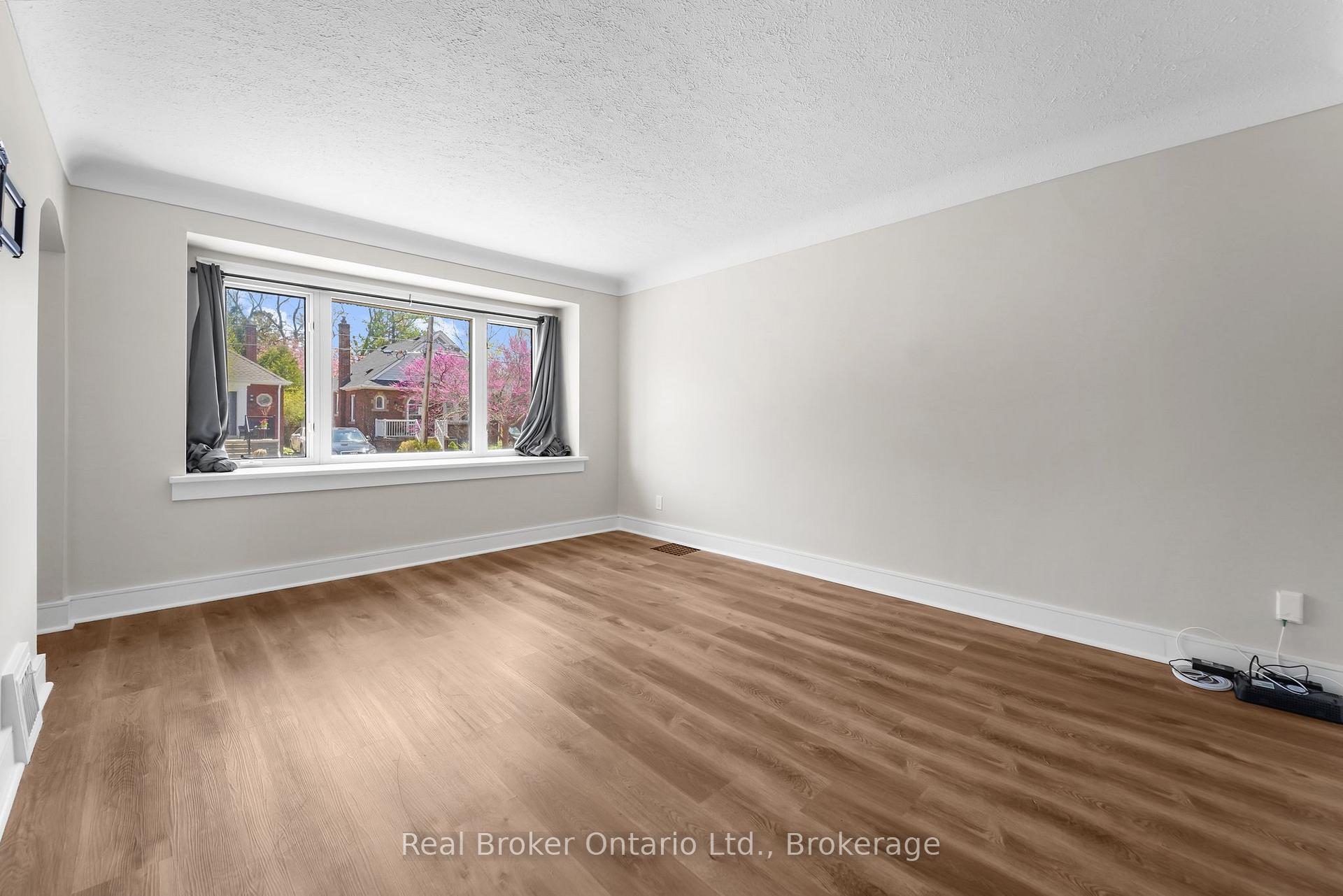 Photo 5 of Unit UPPER, 223 Bond Street N, Hamilton, Westdale — HOMEH
