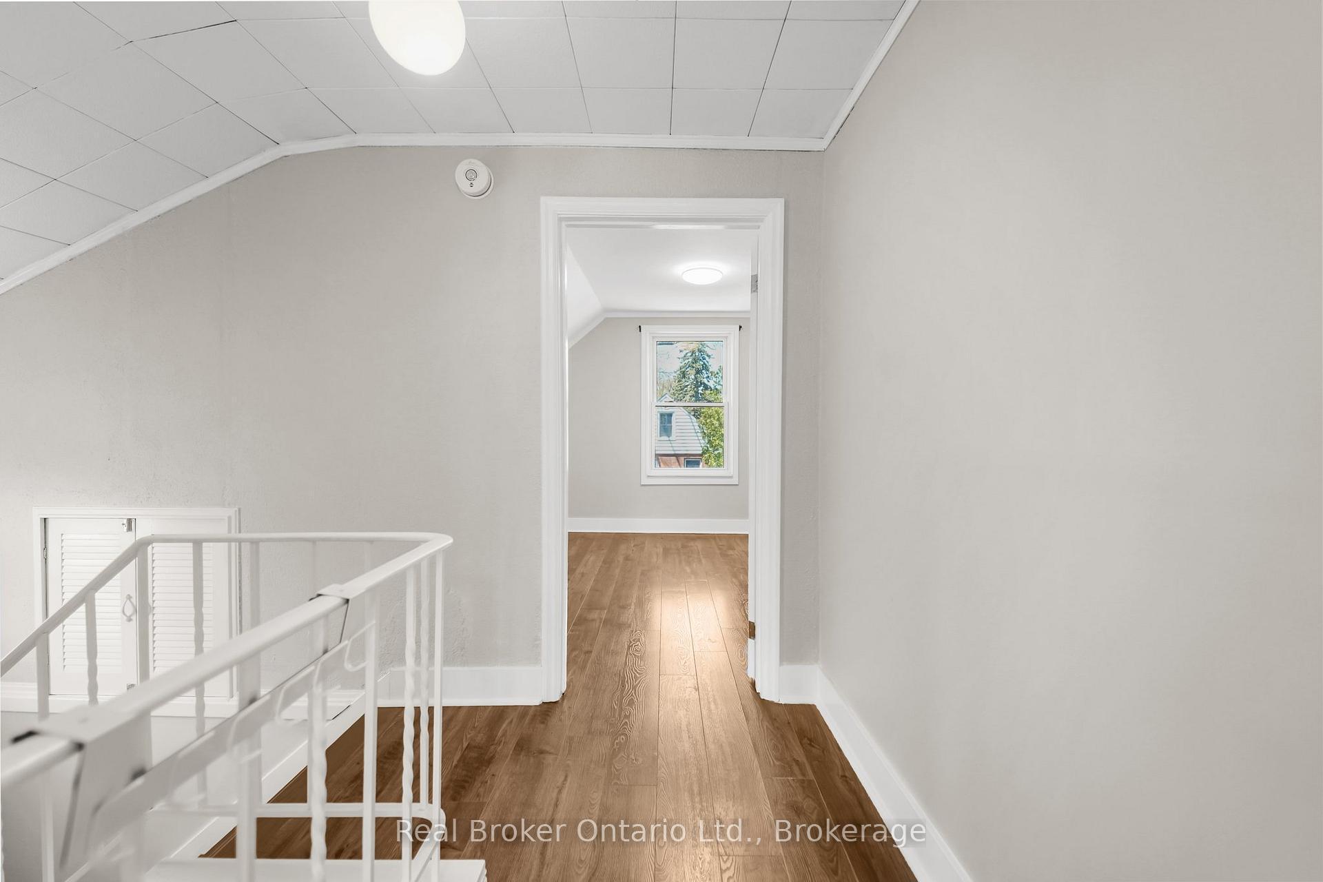 Photo 6 of Unit UPPER, 223 Bond Street N, Hamilton, Westdale — HOMEH
