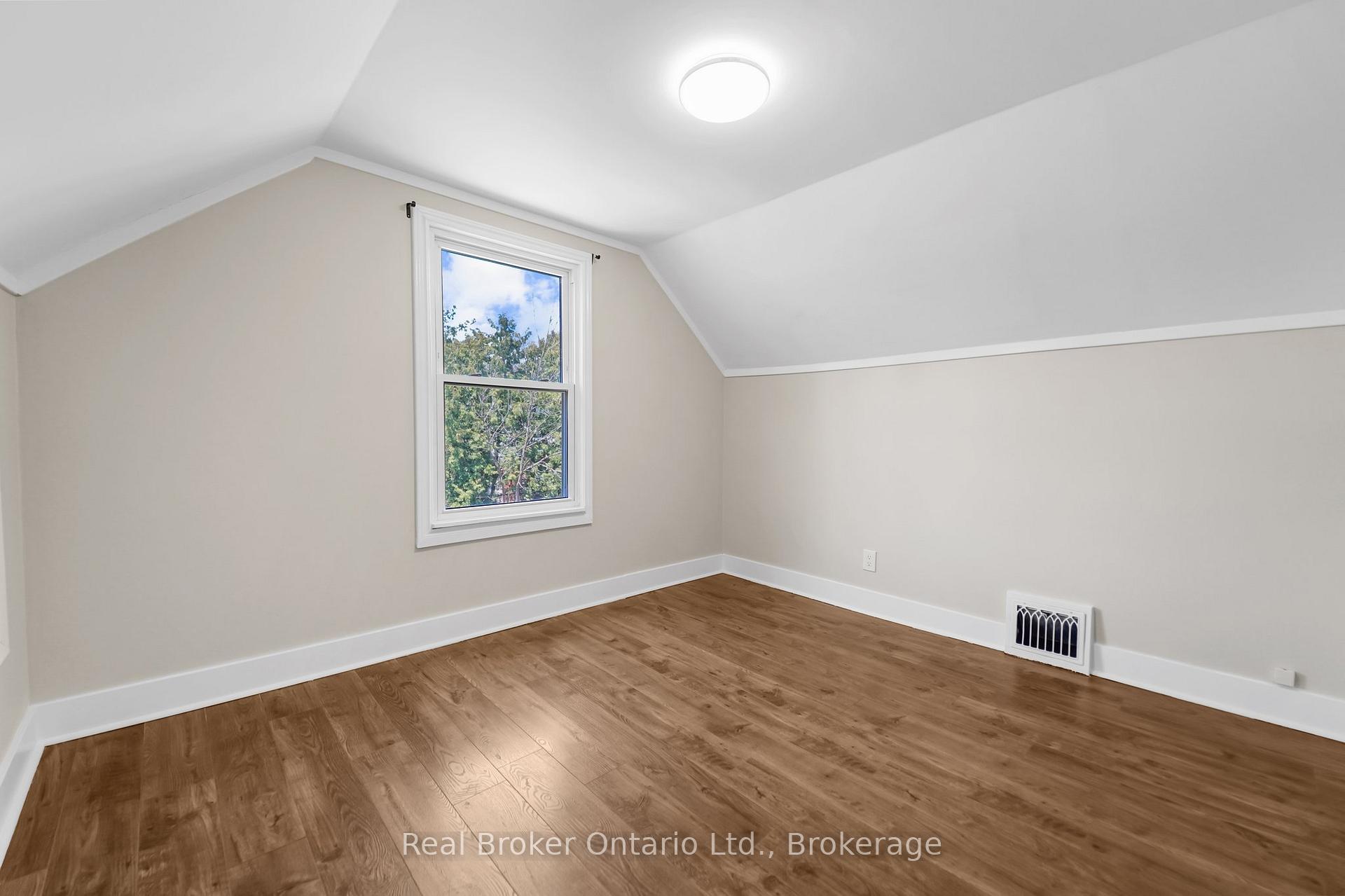 Photo 10 of Unit UPPER, 223 Bond Street N, Hamilton, Westdale — HOMEH