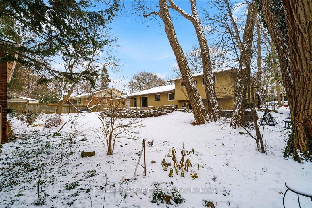 Photo 2 of 3 Hatfield Place, Hamilton, Dundas — HOMEH