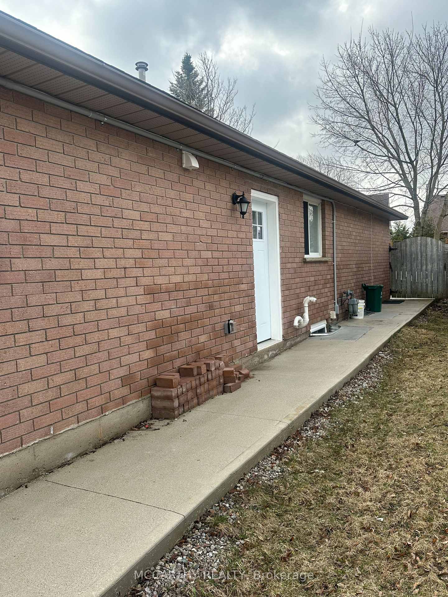 Photo 10 of Unit B, 612 Canfield Place, Shelburne — HOMEH