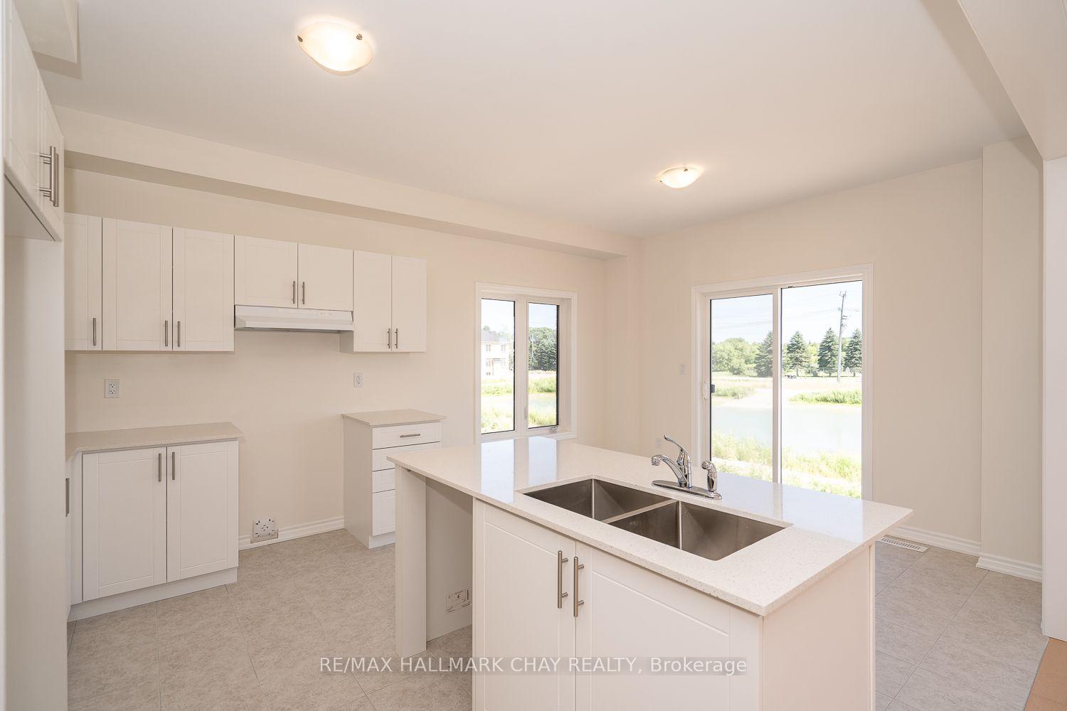 Photo 4 of 21 Fenn Crescent, New Tecumseth, Alliston — HOMEH