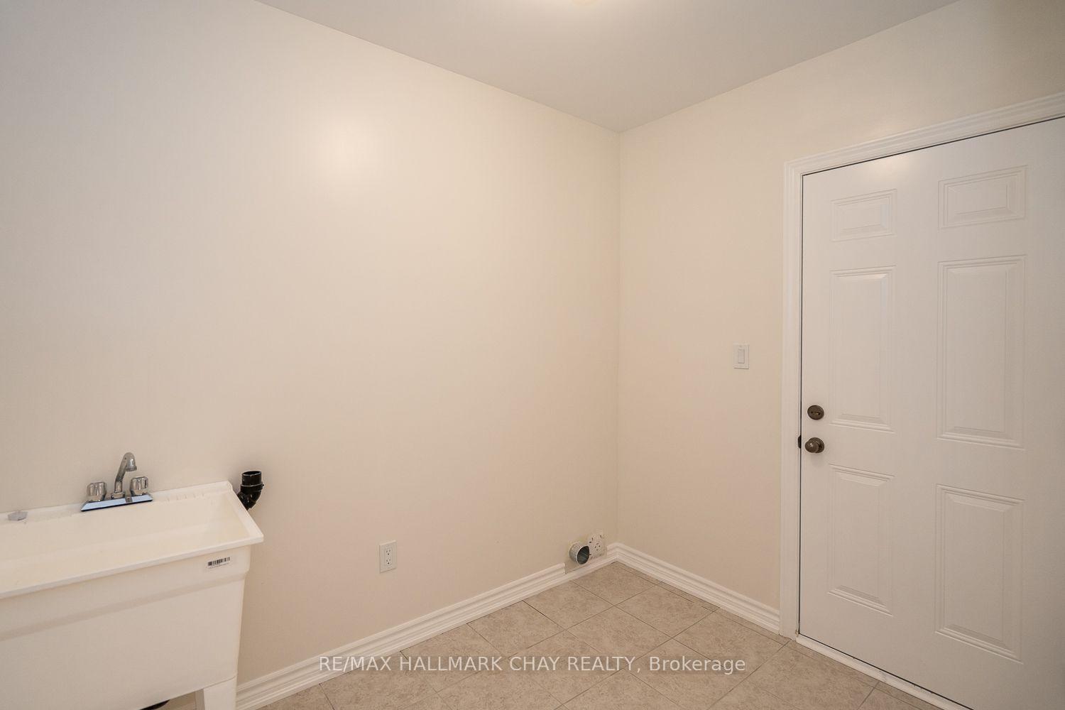Photo 10 of 21 Fenn Crescent, New Tecumseth, Alliston — HOMEH