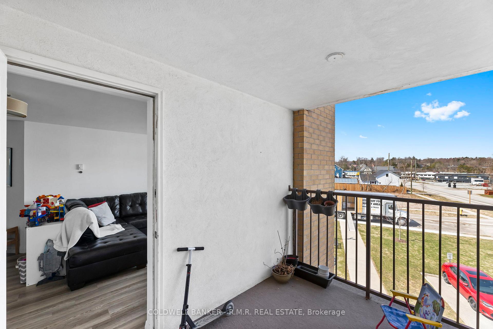 Photo 3 of Unit 301, 41 Ash Street, Uxbridge — HOMEH