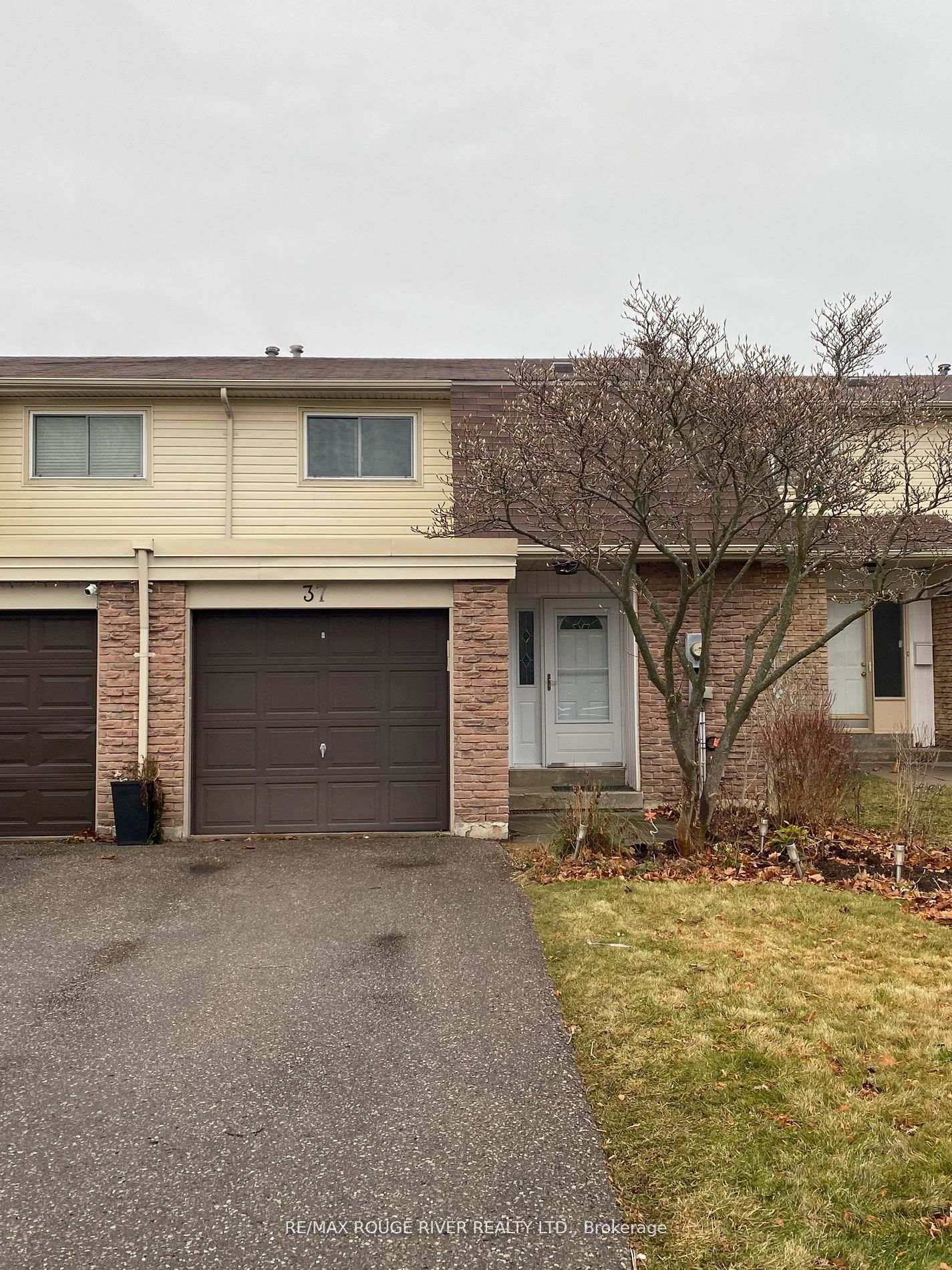 Front of Unit 45, 37 Clover Ridge Drive W