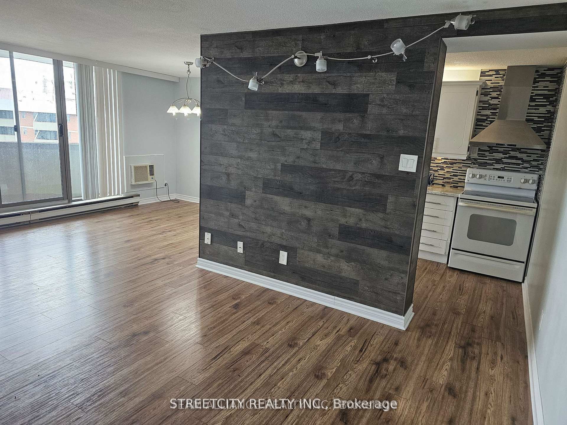 Photo 6 of Unit 712, 1103 Jalna Boulevard, London, South X — HOMEH