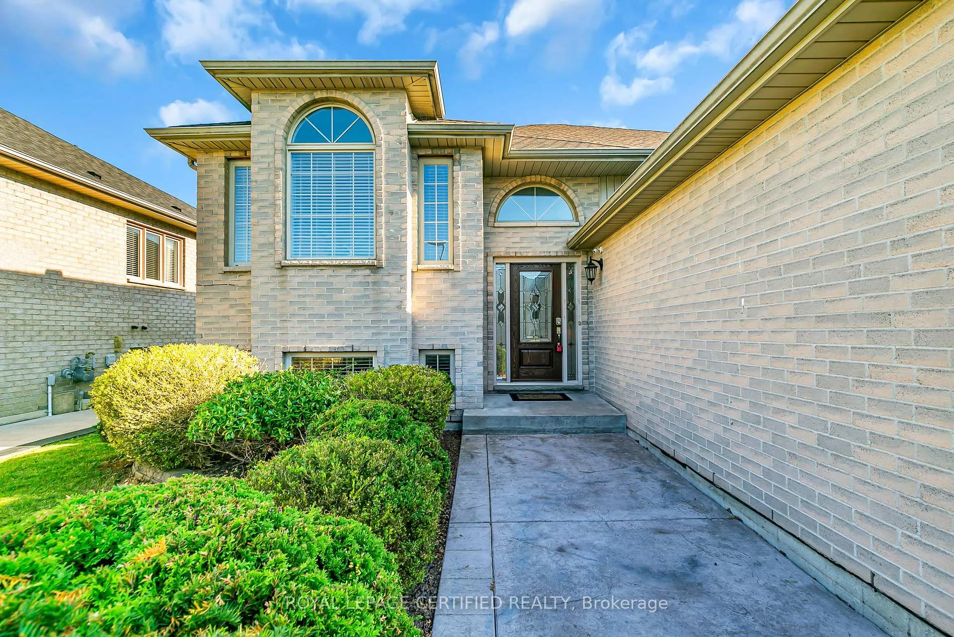Photo 3 of 181 Rockhaven Drive, Lakeshore — HOMEH