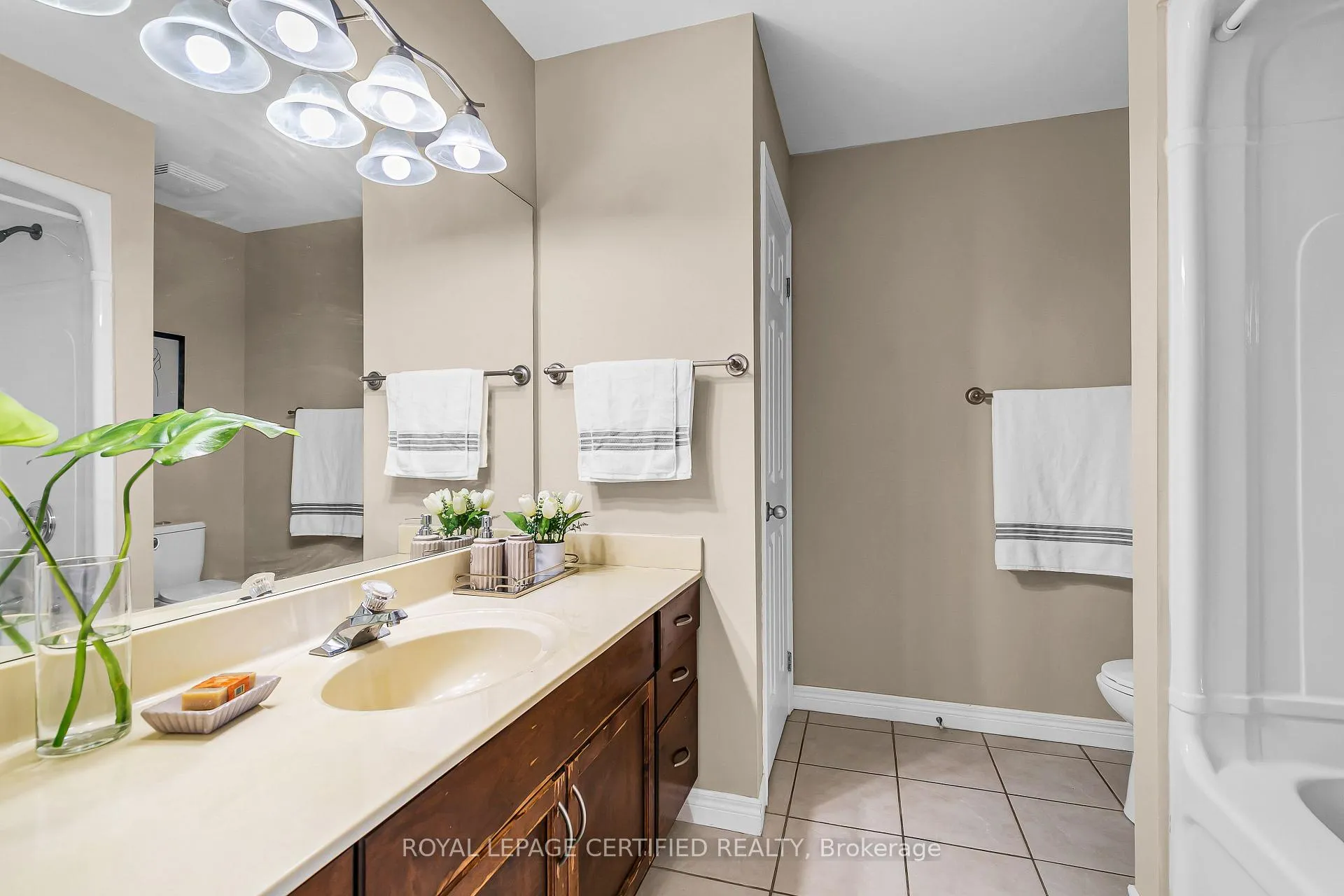 Photo 18 of 181 Rockhaven Drive, Lakeshore — HOMEH