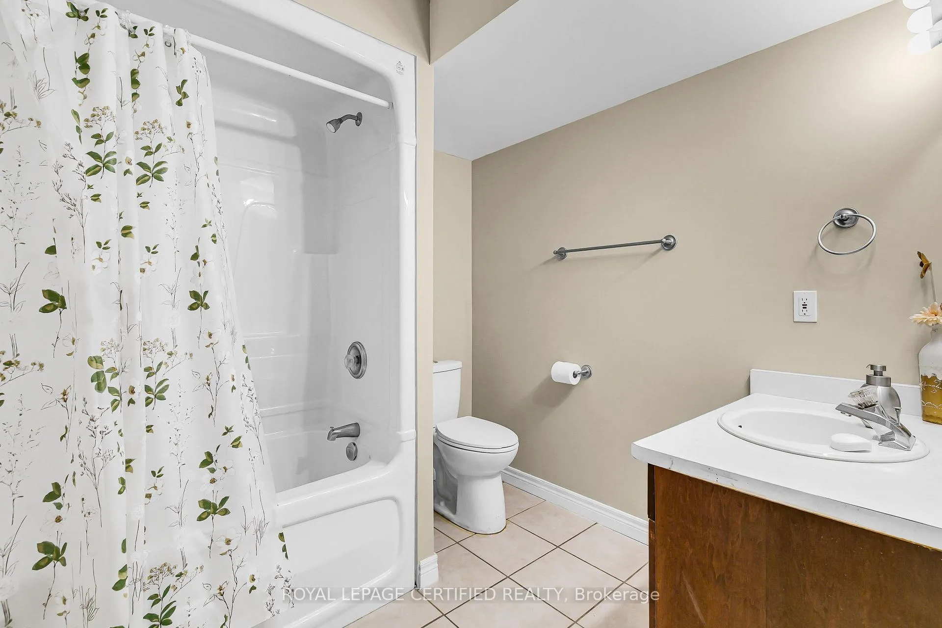 Photo 30 of 181 Rockhaven Drive, Lakeshore — HOMEH