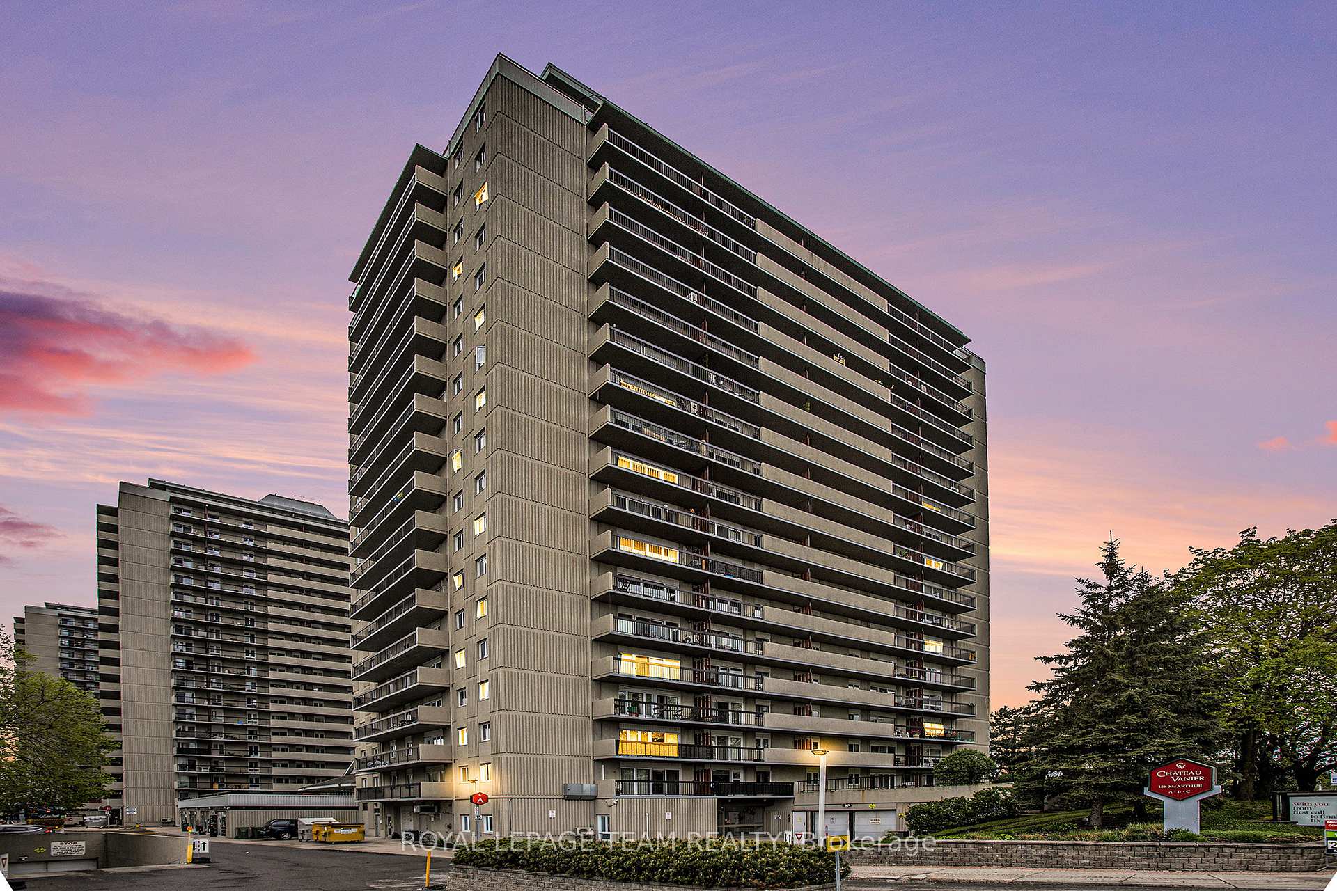 Front of Unit 1606, 158A McArthur Avenue