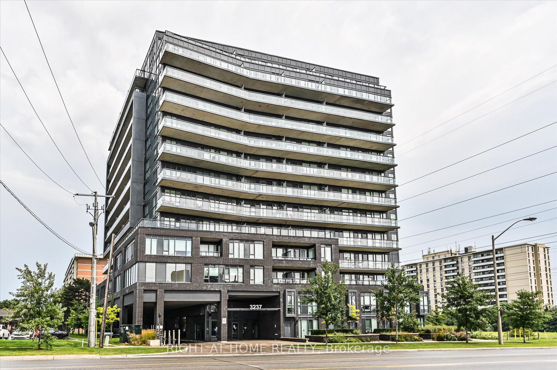 Front of Unit 312, 3237 Bayview Avenue