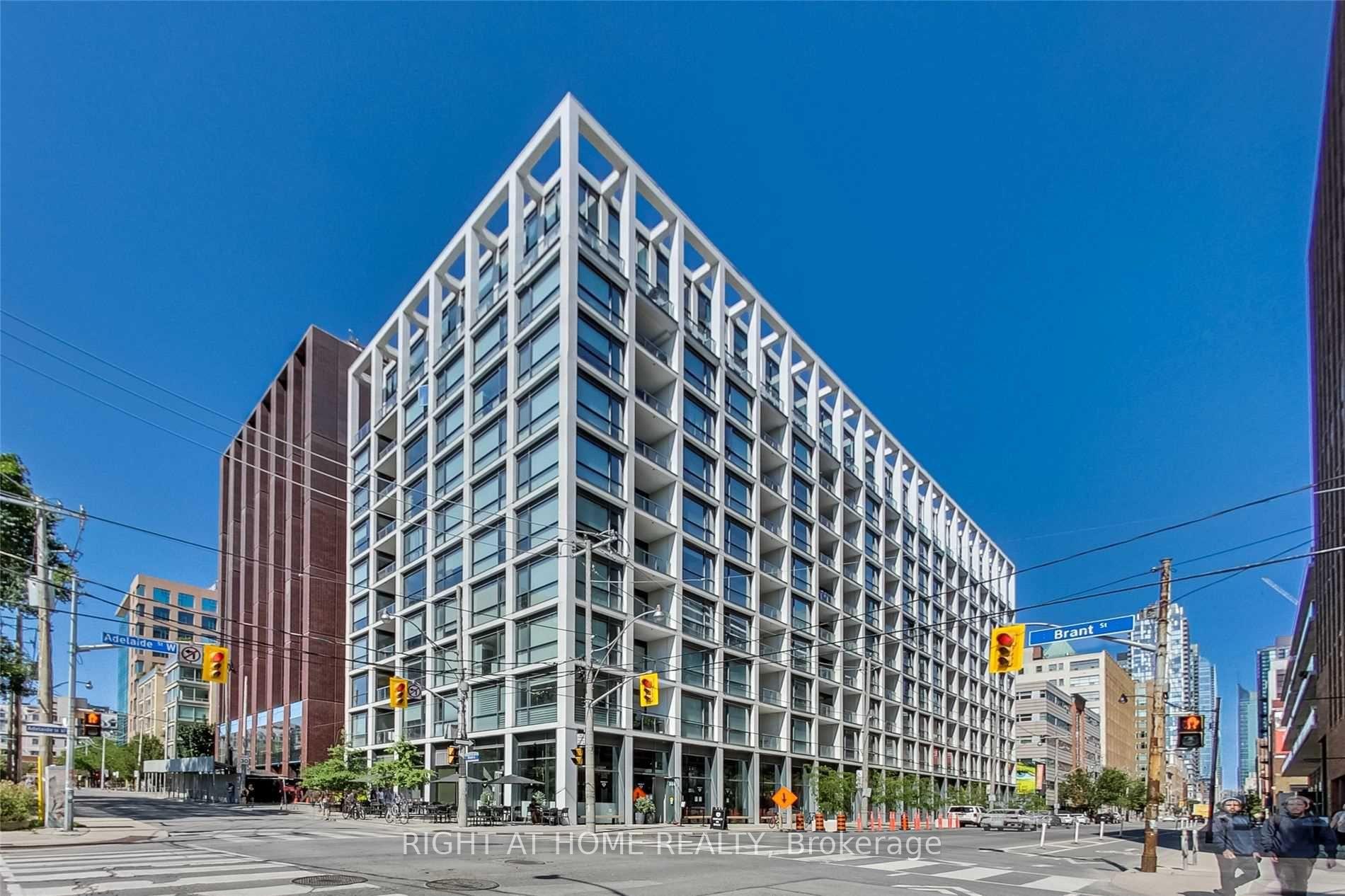 Front of Unit 623, 39 Brant Street