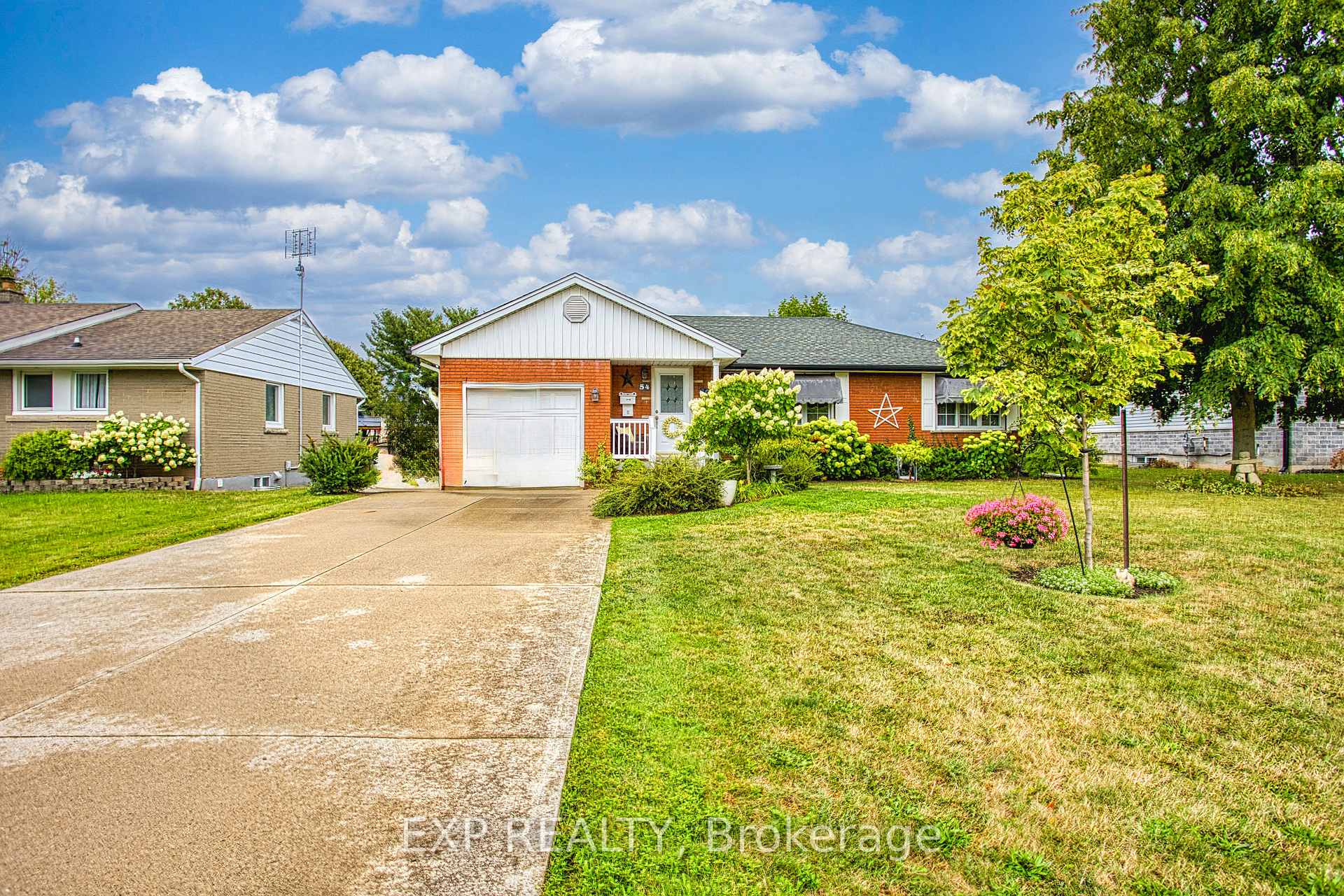 Photo 1 of 54 Garden Drive, Grimsby, Grimsby West — HOMEH